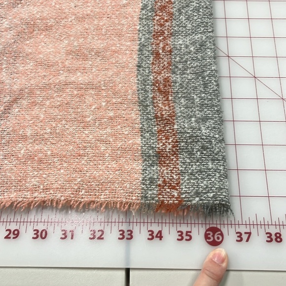 ARIANNA BY HOWARD'S NWT Soft Pink And Grey Woven Fringed Boho Scarf 27" X 72" - Picture 16 of 16